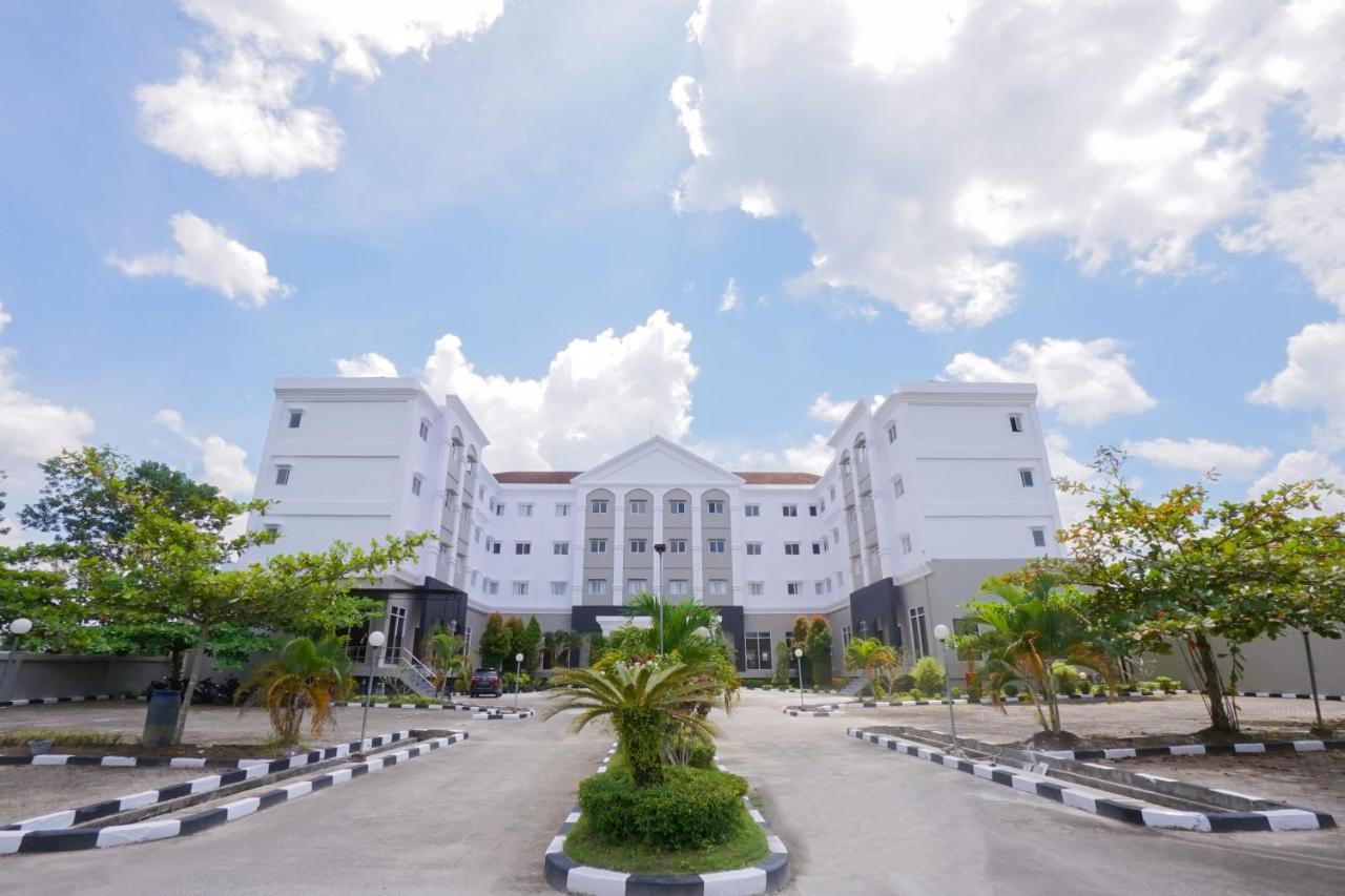 Brits Hotel Pangkalanbuun Exterior photo