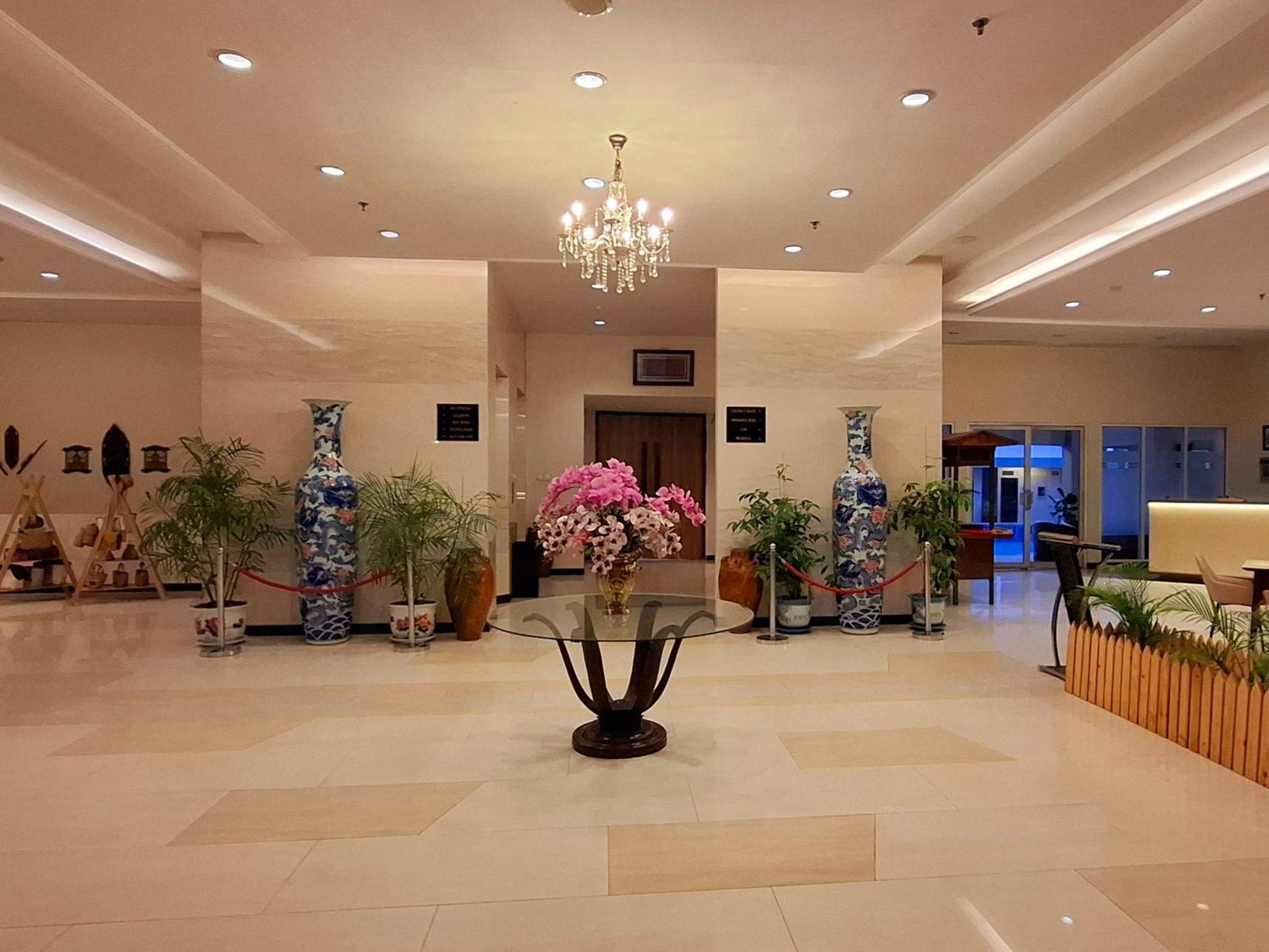 Brits Hotel Pangkalanbuun Exterior photo