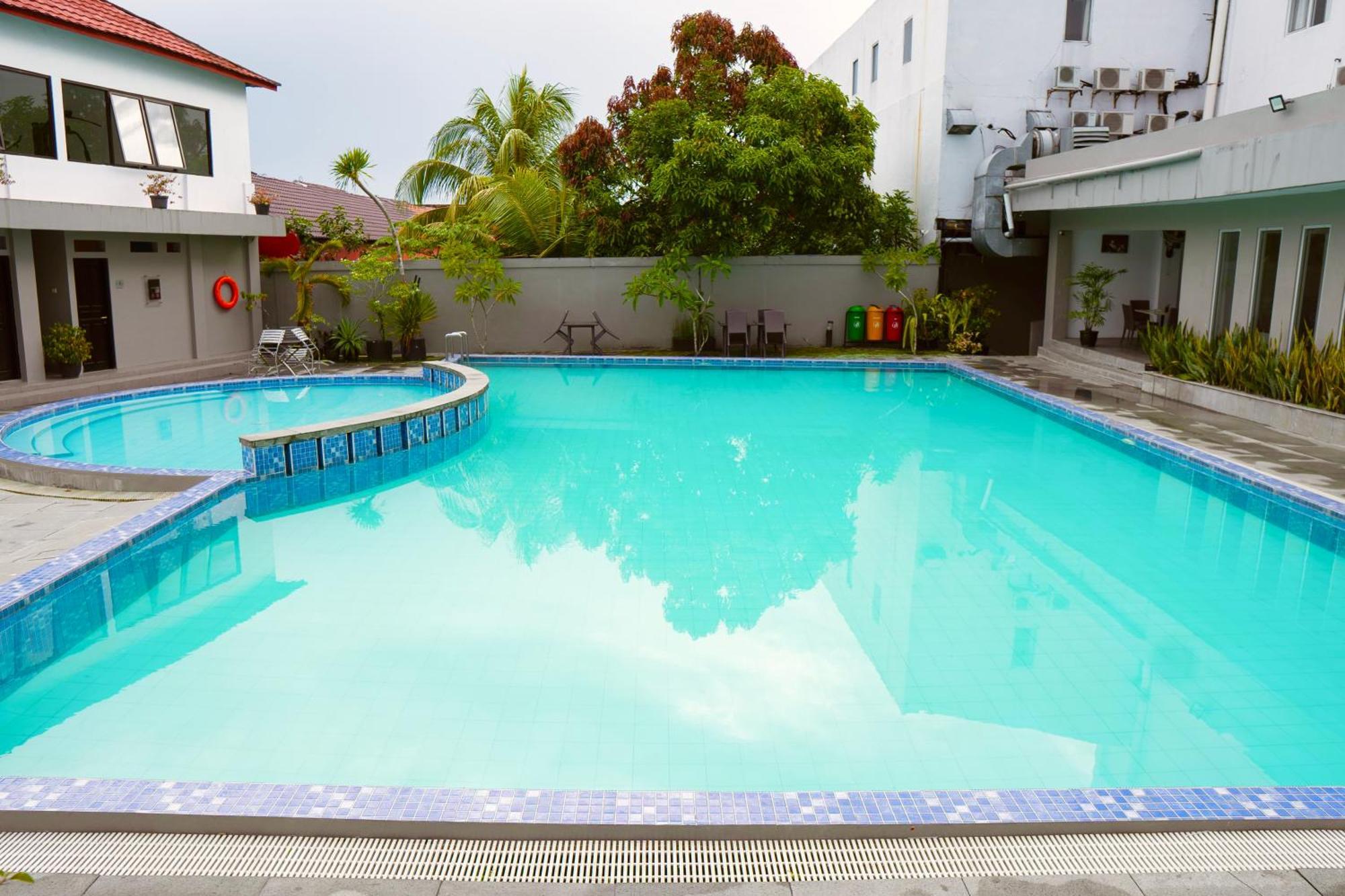 Brits Hotel Pangkalanbuun Exterior photo