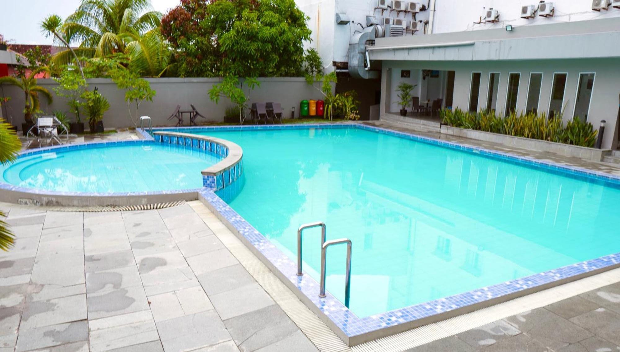 Brits Hotel Pangkalanbuun Exterior photo